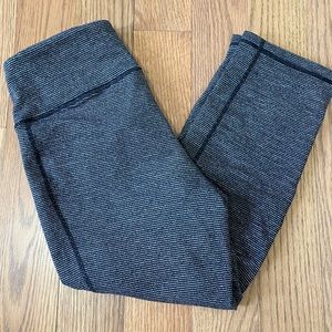 Old Navy Women’s Cropped Yoga Leggings Size M